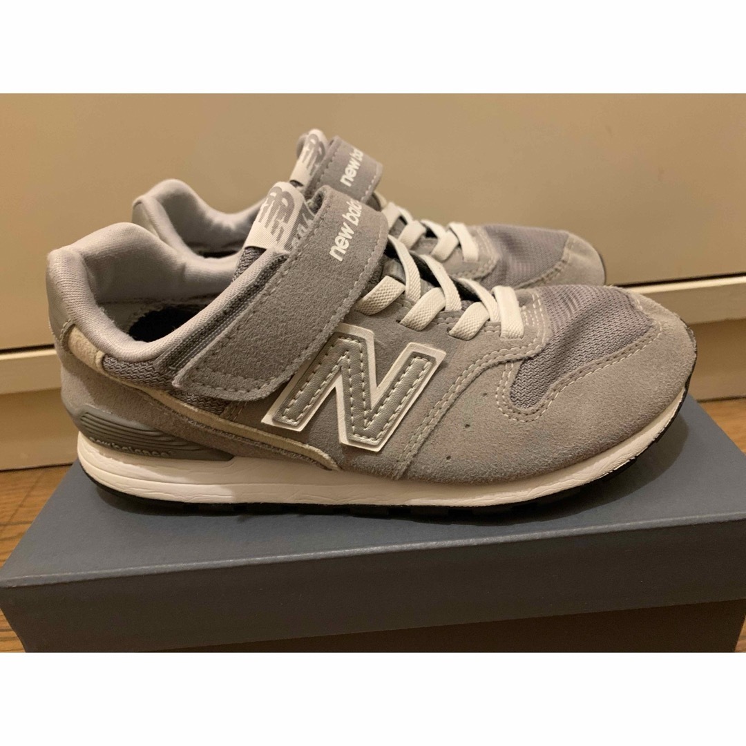 New Balance(ニューバランス)のニューバランス996 グレー 20.5cm キッズ/ベビー/マタニティのキッズ靴/シューズ(15cm~)(スニーカー)の商品写真