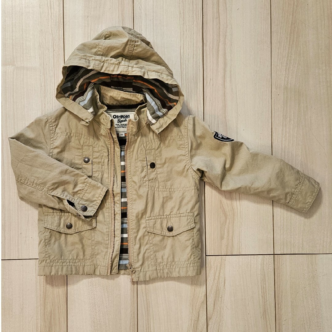 OshKosh(オシュコシュ)のベージュアウタージャケット キッズ/ベビー/マタニティのキッズ服男の子用(90cm~)(ジャケット/上着)の商品写真