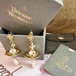 ヴィヴィアンウエストウッド(Vivienne Westwood)のヴィヴィアン  ドロップピアス　ゴールド　パール(ピアス)