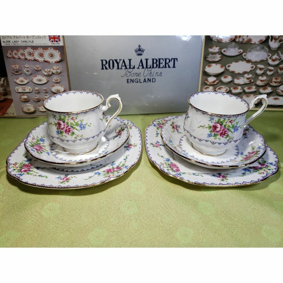 ROYAL ALBERT(ロイヤルアルバート)のロイヤルアルバート プチポワン　カップ＆ソーサー＆ケーキプレート　トリオセット① インテリア/住まい/日用品のキッチン/食器(食器)の商品写真