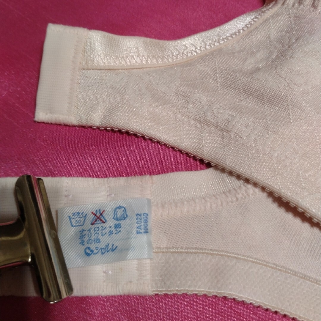 シャルレ(シャルレ)のシャルレ　ブラジャー　FA022　B70　ピンク レディースの下着/アンダーウェア(ブラ)の商品写真