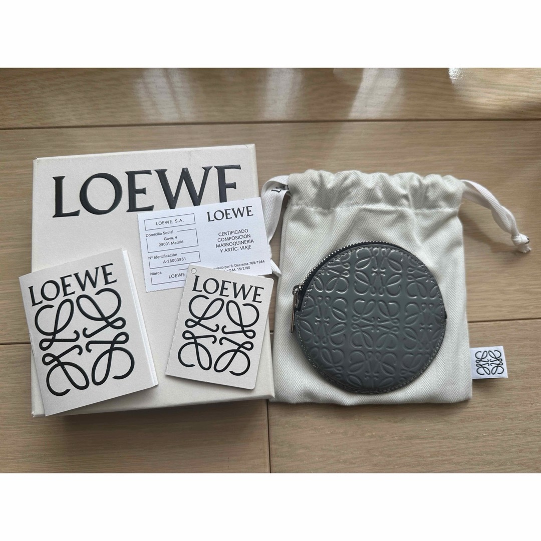 LOEWE(ロエベ)のロエベ　LOEWE コインケース　シルバー　グレー　小銭入れ　ミニ財布 レディースのファッション小物(コインケース)の商品写真