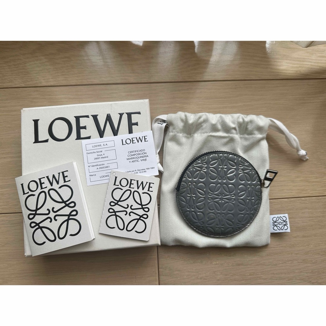 LOEWE(ロエベ)のロエベ　LOEWE コインケース　シルバー　グレー　小銭入れ　ミニ財布 レディースのファッション小物(コインケース)の商品写真