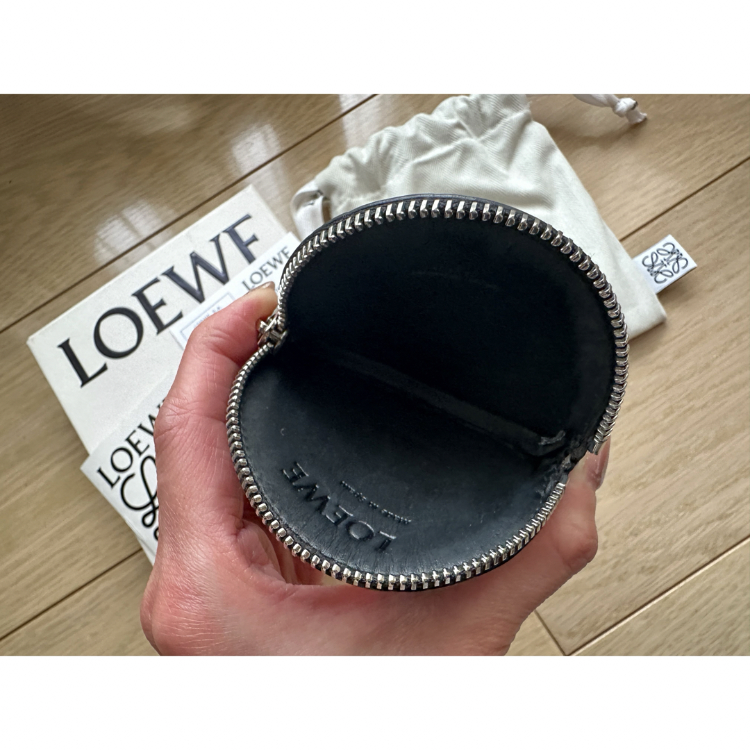 LOEWE(ロエベ)のロエベ　LOEWE コインケース　シルバー　グレー　小銭入れ　ミニ財布 レディースのファッション小物(コインケース)の商品写真