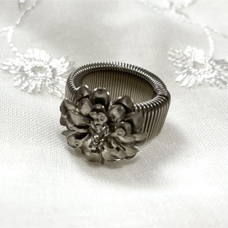 ◆ヴィンテージリング 指輪 ダリア 花 宝石 シルバー フリーサイズ 昭和レトロ(リング(指輪))