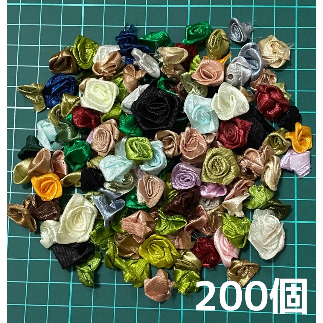 セール！！　ハンドメイド　資材　巻きバラ　フラワーモチーフ　花　200個 ハンドメイドの素材/材料(各種パーツ)の商品写真