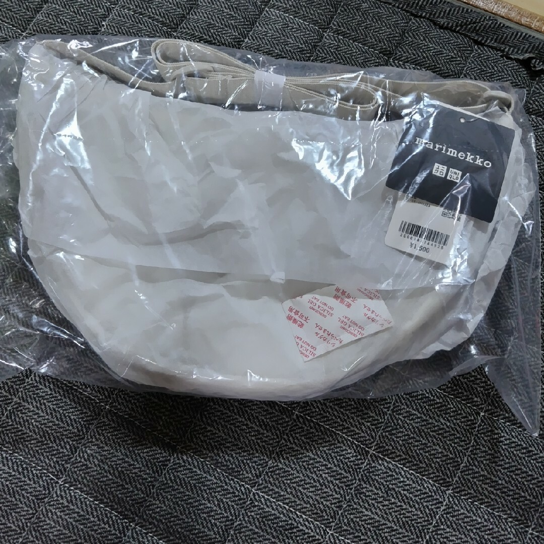 UNIQLO(ユニクロ)のユニクロ　マリメッコ　ラウンドミニショルダー レディースのバッグ(ショルダーバッグ)の商品写真