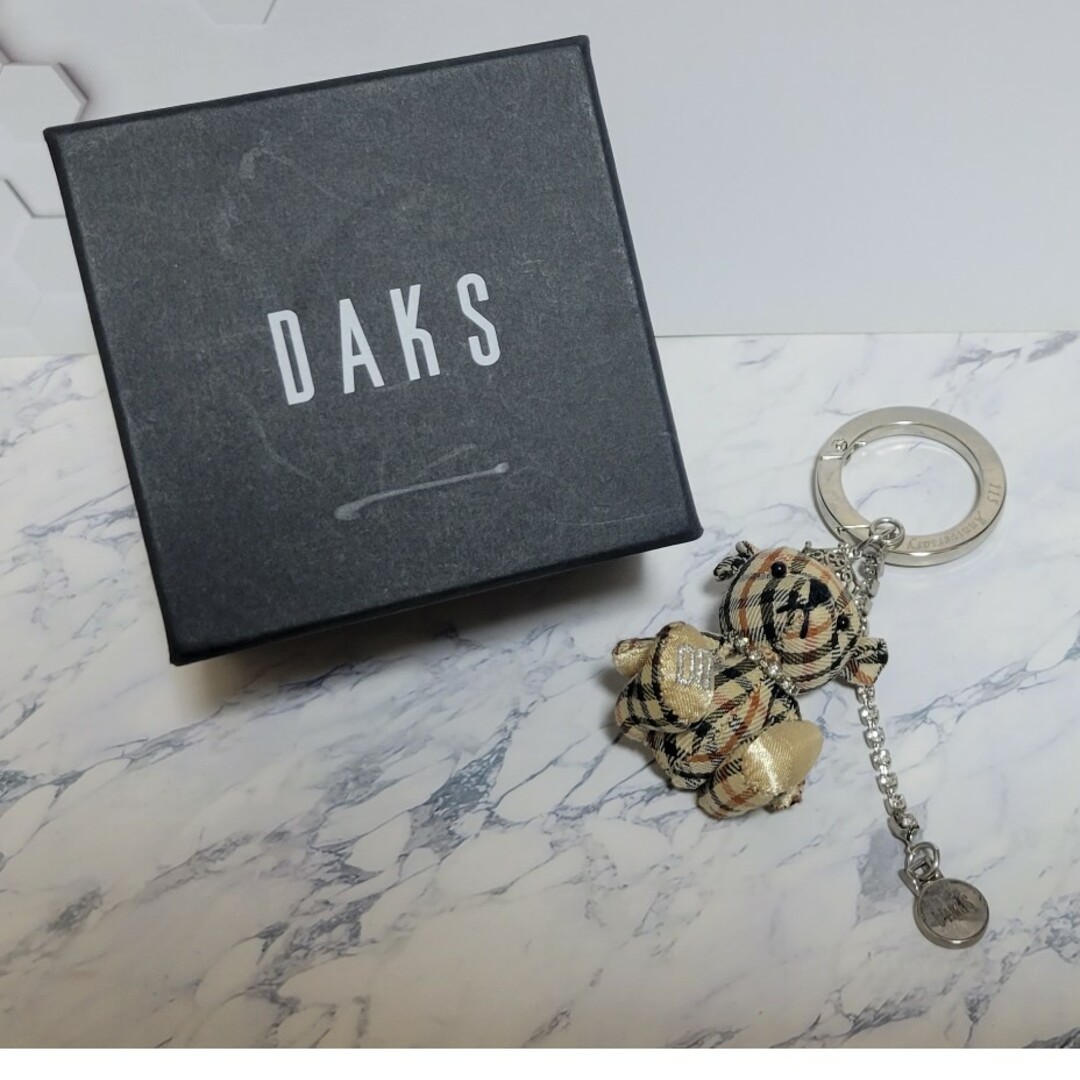 新品未使用】DAKS ダックス 熊 ベアー マスコット ぬいぐるみ キーホルダー - メルカリ