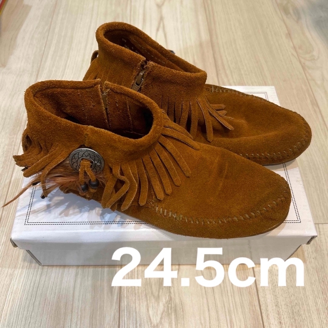 Minnetonka(ミネトンカ)のMinnetonka ミネトンカ コンチョ フリンジショートブーツ　24.5cm レディースの靴/シューズ(ブーツ)の商品写真