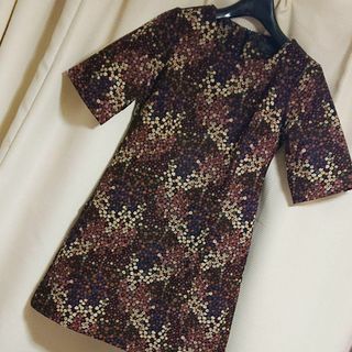 ザラ(ZARA)のM　ZARA　ザラ　小花柄のワンピースワンピース(ひざ丈ワンピース)