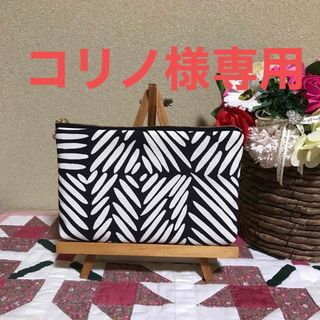 マリメッコ(marimekko)のマリメッコ    生地　ハンドメイド　juustomuotti 2㌢マチ付ポーチ(ポーチ)