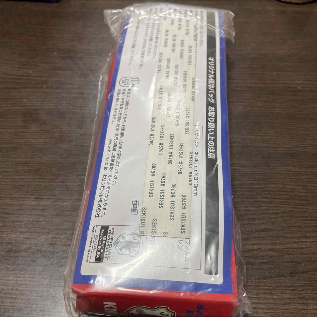 KIRIN JFA オリジナル保冷バッグ 赤色 エンタメ/ホビーのコレクション(ノベルティグッズ)の商品写真