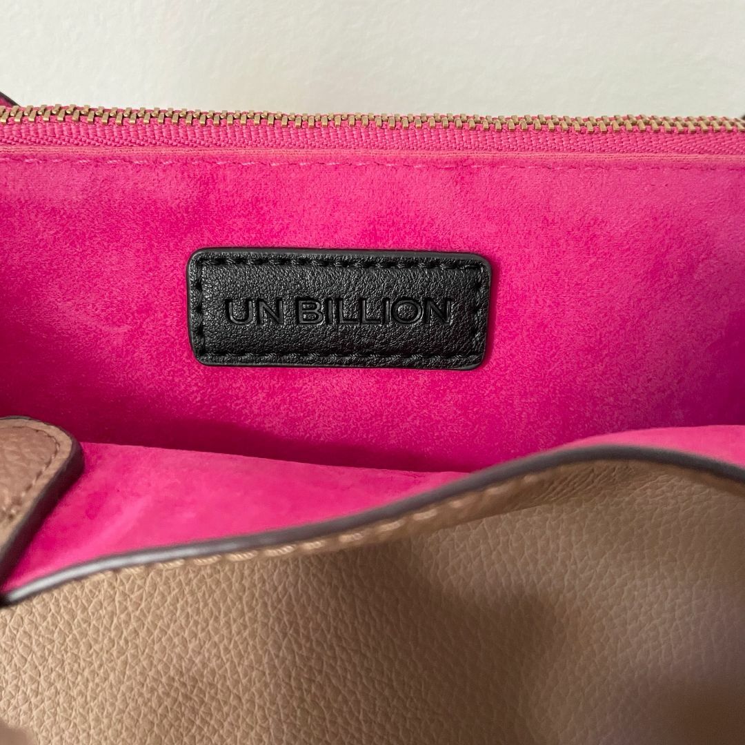 UN BILLION(アンビリオン)のUNBILLION　アンビリオン　ファーハンドル　ハンドバッグ　ベージュ レディースのバッグ(ハンドバッグ)の商品写真