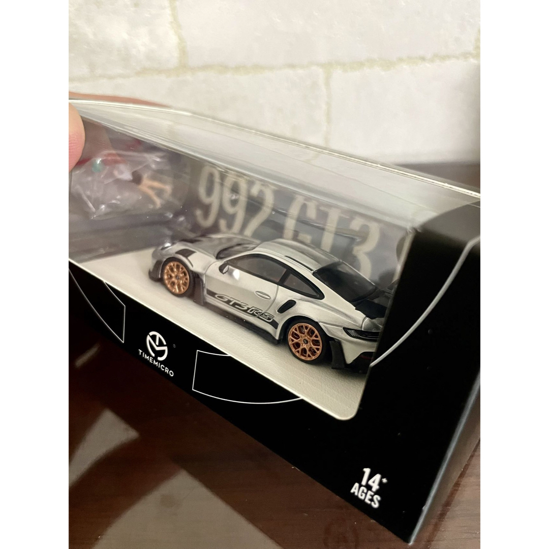 TIMEMICRO  1 /64 992 GT3 RS シルバー　フィギュア付き エンタメ/ホビーのおもちゃ/ぬいぐるみ(ミニカー)の商品写真