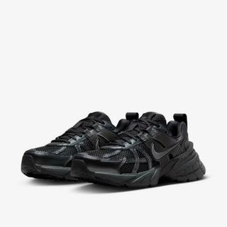 ナイキ(NIKE)のウィメンズ V2K Run BLACK and Dark Smoke Grey(スニーカー)