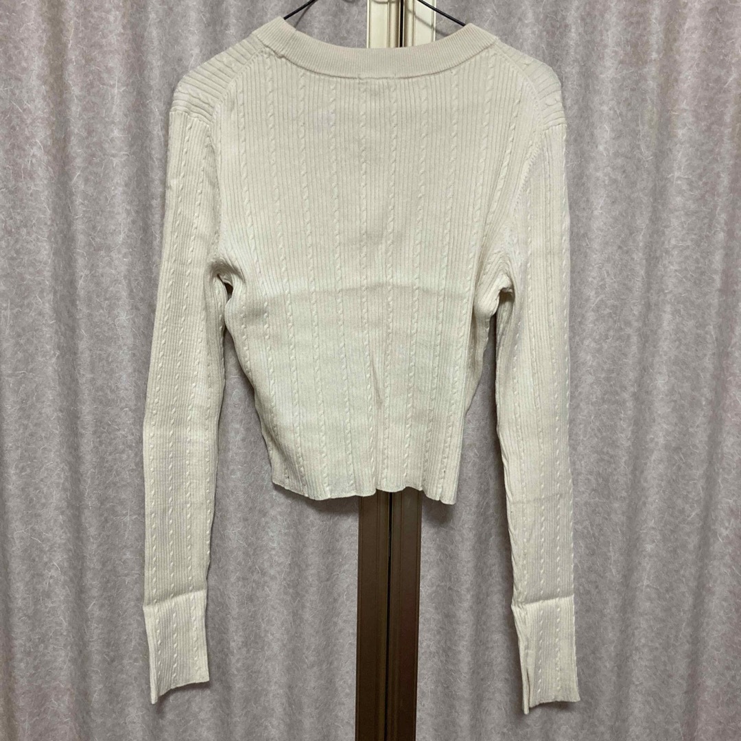 GU(ジーユー)のGU ミニケーブルクロップドセーター(長袖) Lサイズ NATURAL レディースのトップス(ニット/セーター)の商品写真