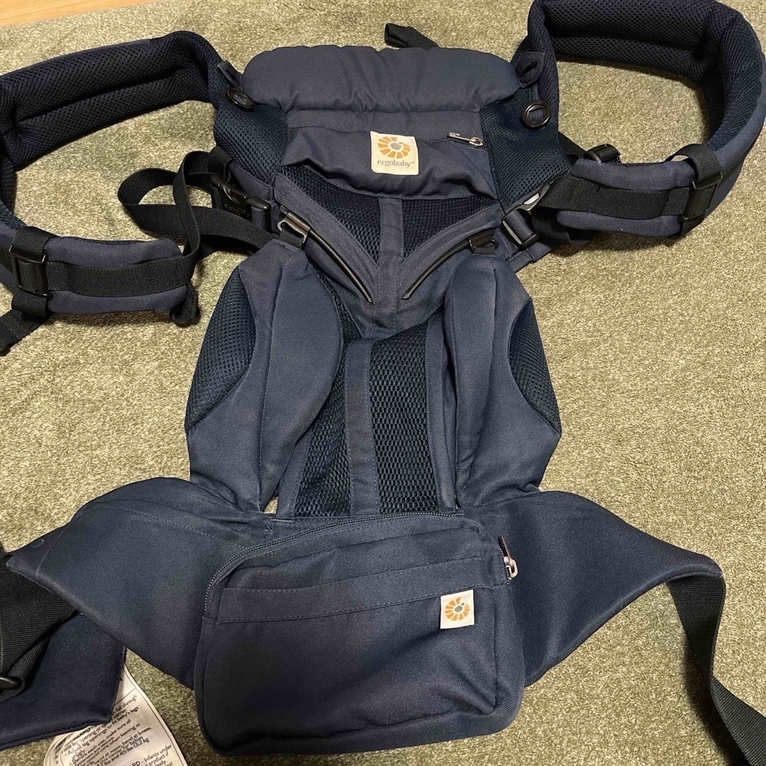 Ergobaby(エルゴベビー)の【値下げ】抱っこ紐 エルゴベビー オムニ360 クールエアメッシュ キッズ/ベビー/マタニティの外出/移動用品(抱っこひも/おんぶひも)の商品写真