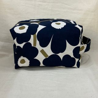 マリメッコ(marimekko)のマリメッコハンドメイド持ち手付きポーチ(ポーチ)