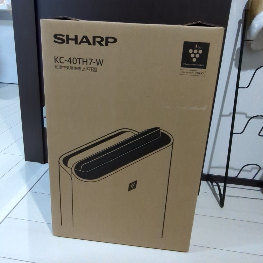 SHARP(シャープ)の【新品未使用】SHARP加湿空気清浄機プラズマクラスターKC-40TH7ホワイト スマホ/家電/カメラの生活家電(空気清浄器)の商品写真