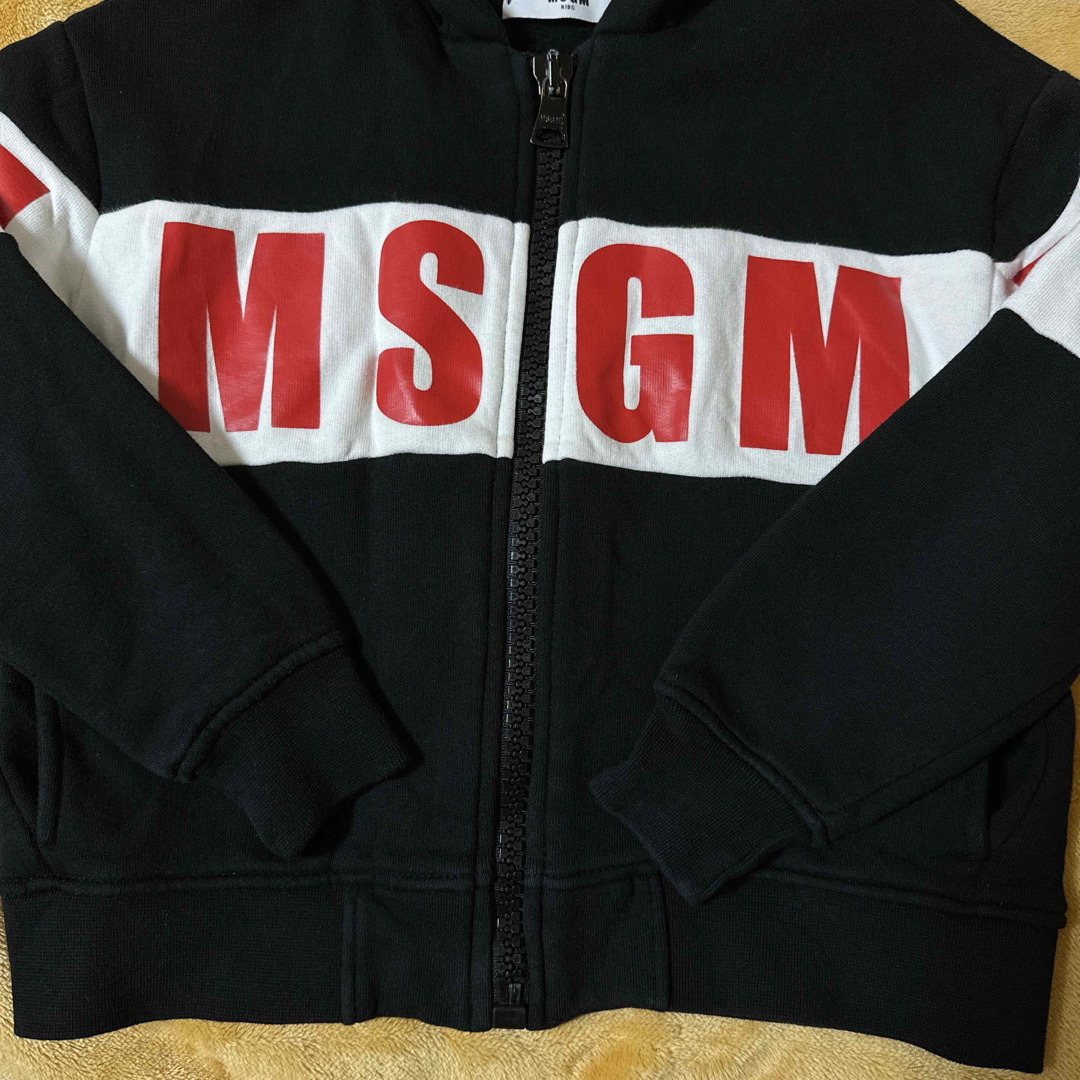 MSGM(エムエスジイエム)の110 MSGM 裏起毛パーカー キッズ/ベビー/マタニティのキッズ服男の子用(90cm~)(ジャケット/上着)の商品写真