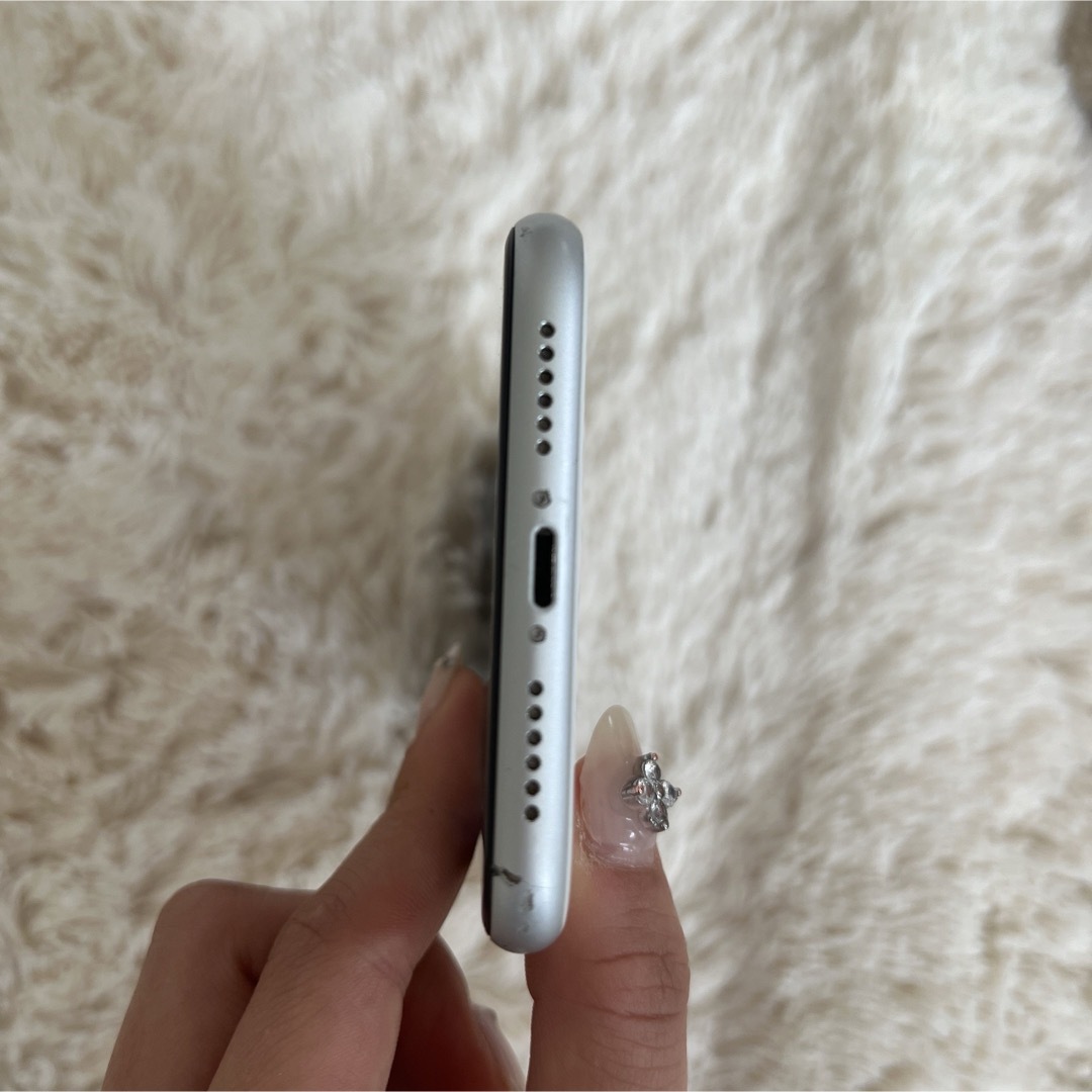 Apple(アップル)のiPhone XR 128GB white  スマホ/家電/カメラのスマートフォン/携帯電話(スマートフォン本体)の商品写真