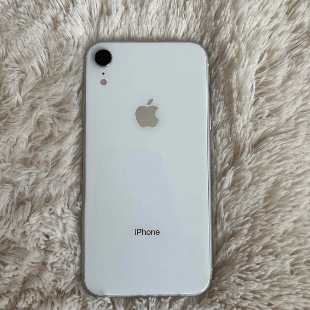 Apple(アップル)のiPhone XR 128GB white  スマホ/家電/カメラのスマートフォン/携帯電話(スマートフォン本体)の商品写真