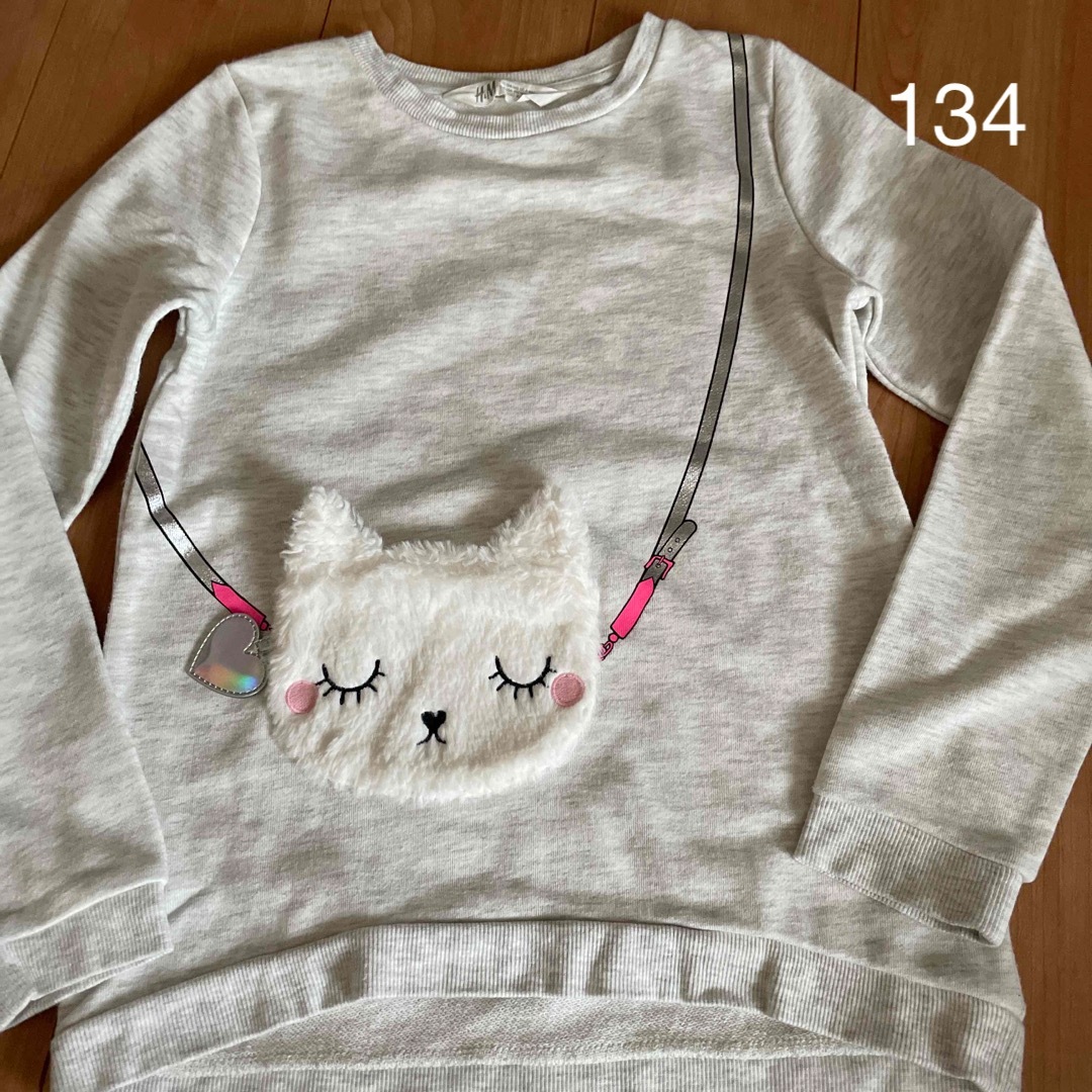 H&M(エイチアンドエム)の猫ファーポケット付きスウェット キッズ/ベビー/マタニティのキッズ服女の子用(90cm~)(Tシャツ/カットソー)の商品写真