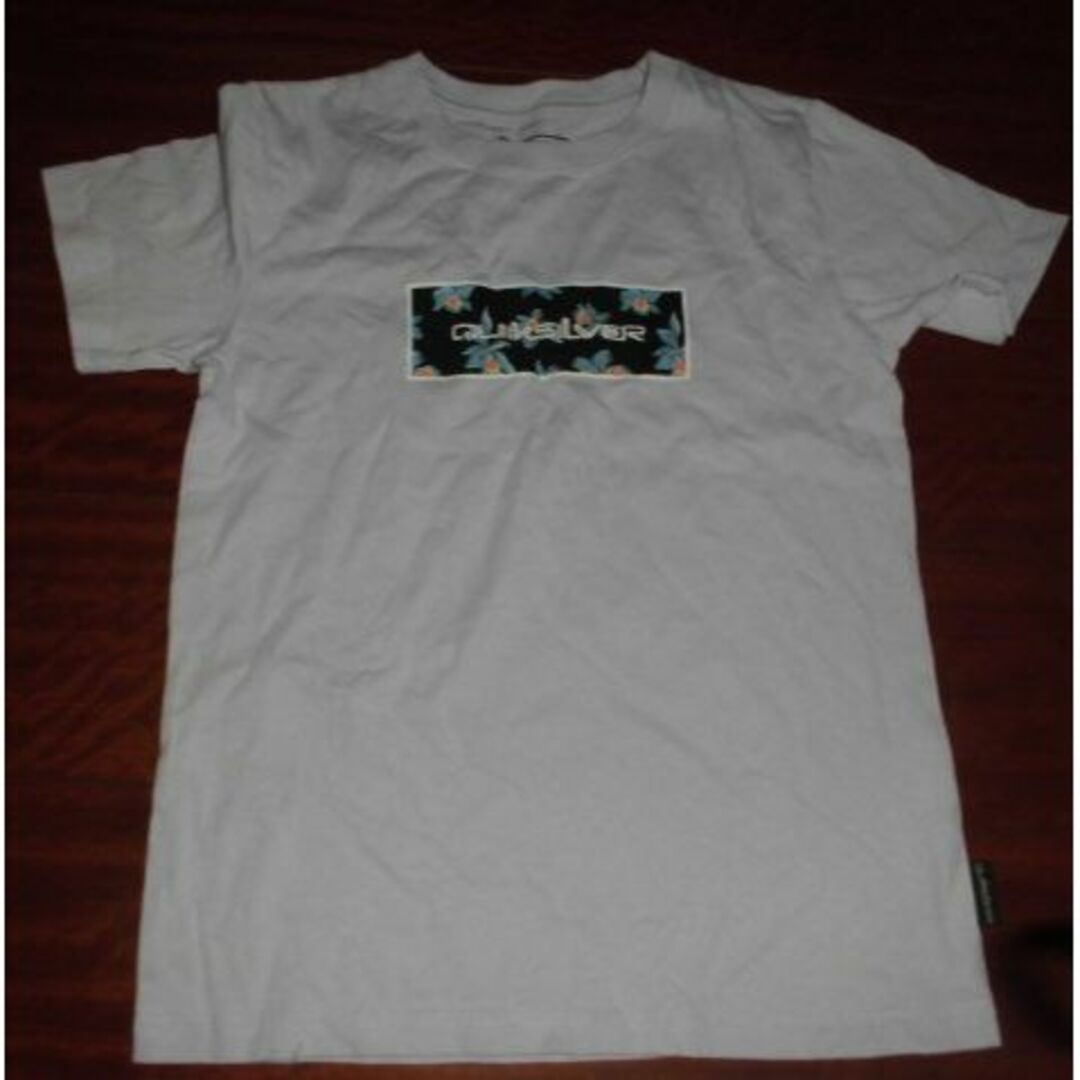 QUIKSILVER(クイックシルバー)のQUIKSILVER クイックシルバー 半袖Tシャツ グレー 花 140 キッズ/ベビー/マタニティのキッズ服女の子用(90cm~)(Tシャツ/カットソー)の商品写真