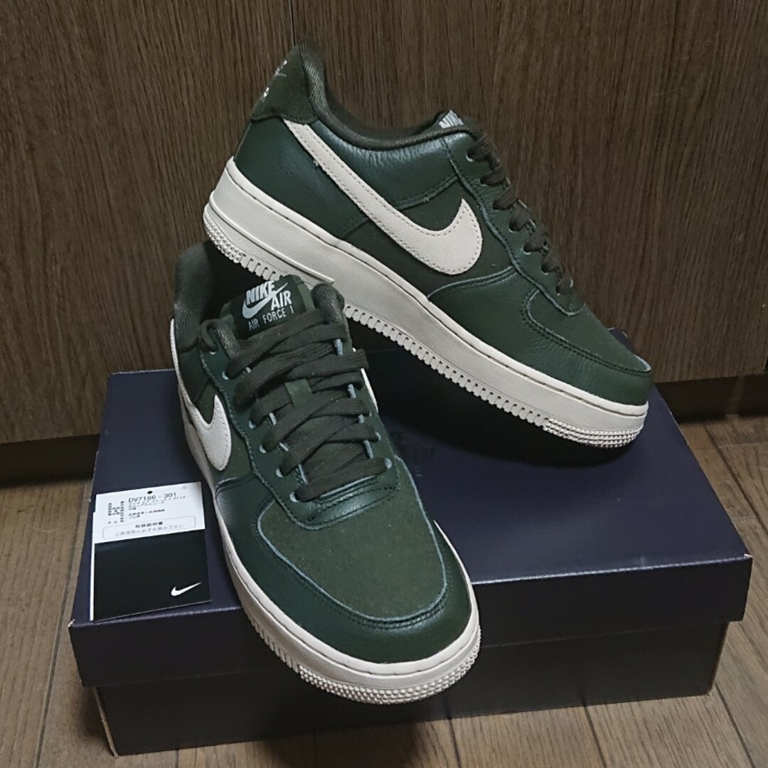 NIKE(ナイキ)のせつこ様専用   新品 ナイキ エアフォース1 LX 緑 24.5cm レディースの靴/シューズ(スニーカー)の商品写真