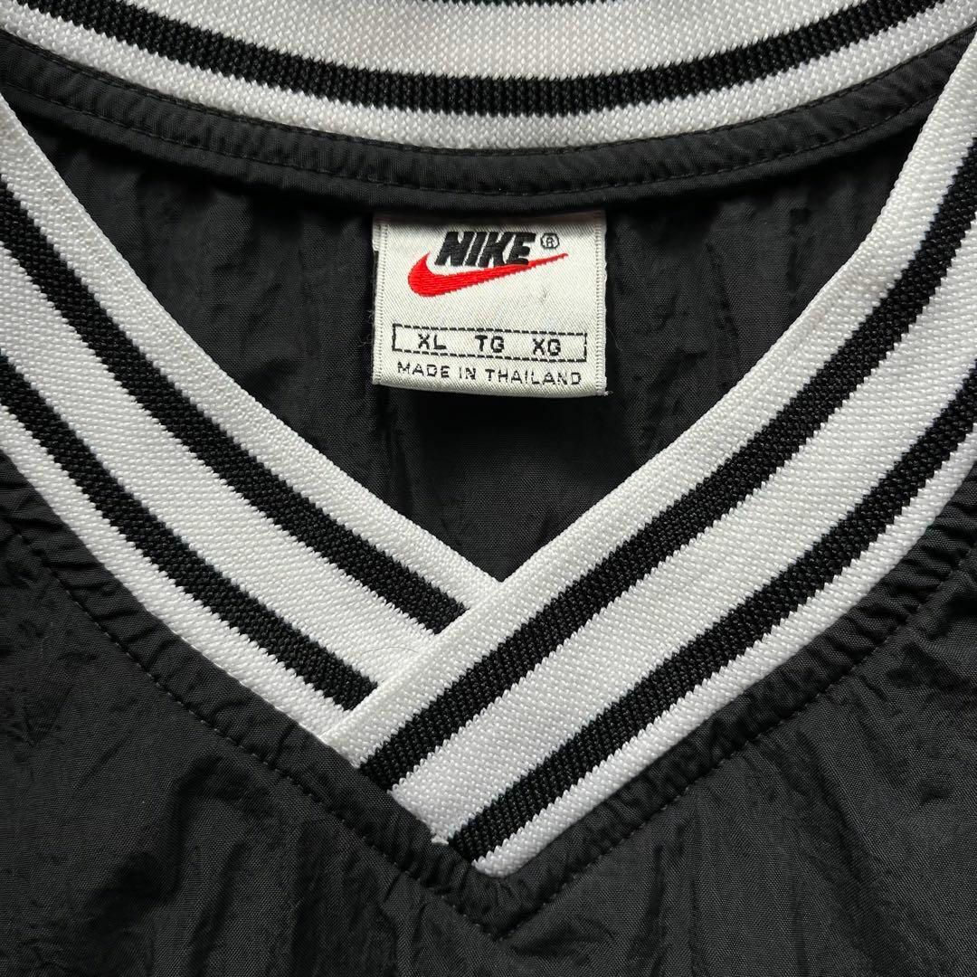 NIKE(ナイキ)のナイキ　ナイロンプルオーバー スウッシュ　白タグ　古着　XLサイズ　ブラック メンズのジャケット/アウター(ナイロンジャケット)の商品写真