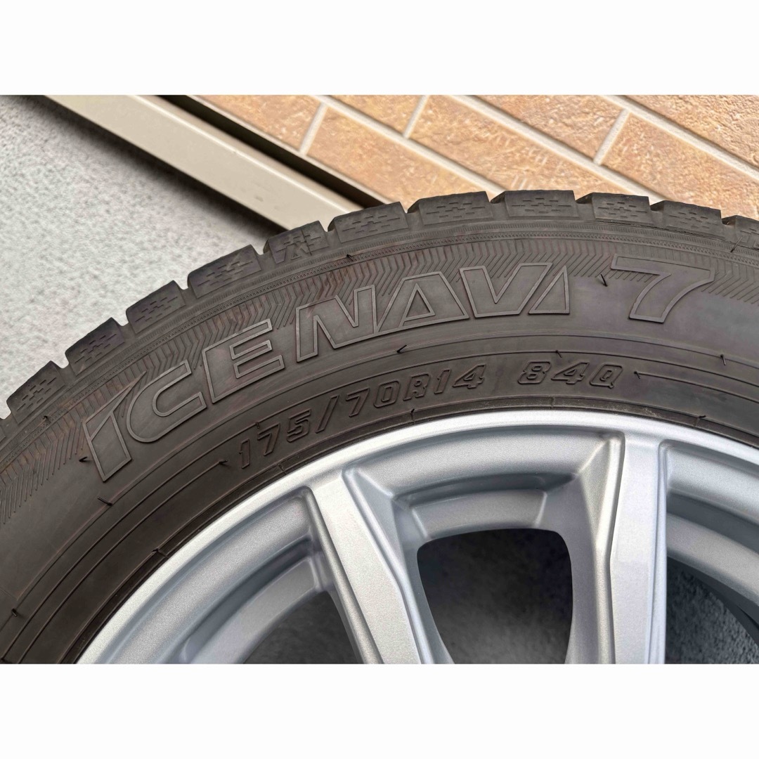 Goodyear(グッドイヤー)の【GoodYear】スタッドレスタイヤ 自動車/バイクの自動車(タイヤ・ホイールセット)の商品写真