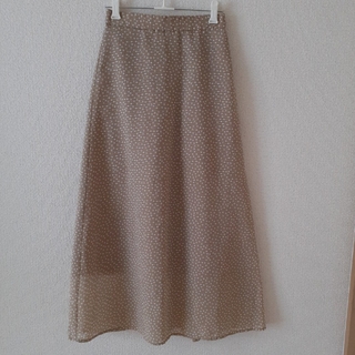 ジーユー(GU)のGU　シフォンロングスカート　ベージュドット柄　薄くて軽い　Sサイズ(ロングスカート)