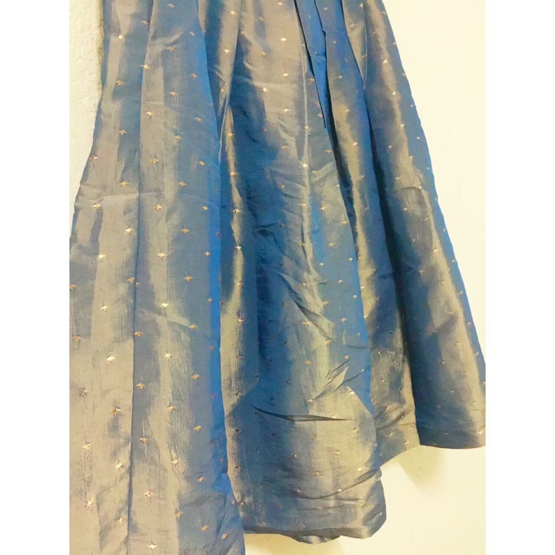Omekashi(オメカシ)の人気　新品　omekashi サテンドットフレアスカートブルー レディースのスカート(ひざ丈スカート)の商品写真