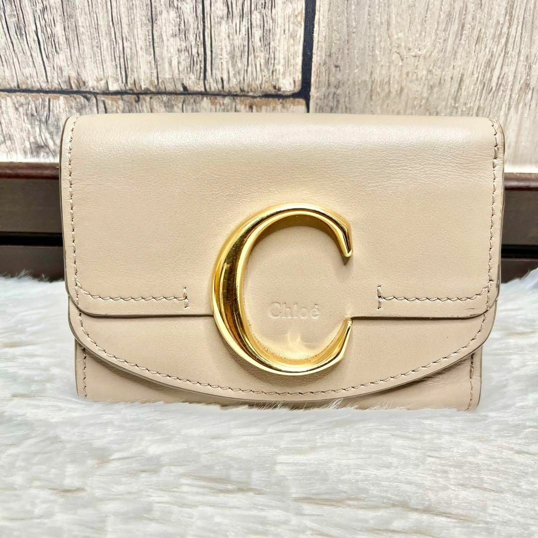 Chloe(クロエ)のChloe クロエ　三つ折り財布 トリフォールド ロゴ　金具 ウォレット レディースのファッション小物(財布)の商品写真