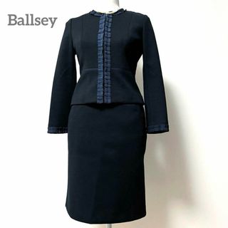 ボールジィ(Ballsey)の美品　ボールジィー　フリルの美しいノーカラーセットアップ　フォーマルスーツ　濃紺(スーツ)