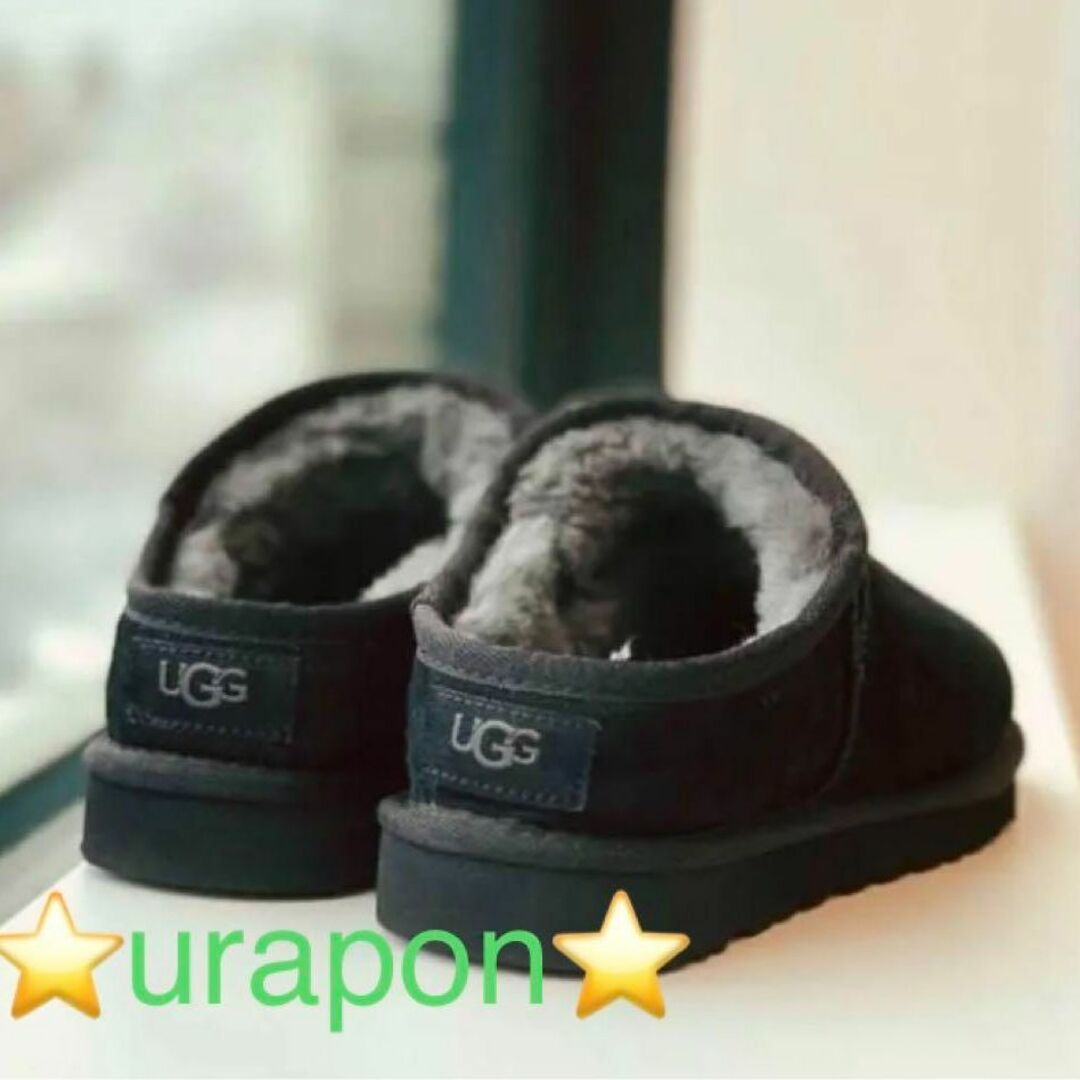 激レア・全国完売✨美品✨22cm✨UGG✨CLASSIC SLIPPER レディースの靴/シューズ(スリッポン/モカシン)の商品写真