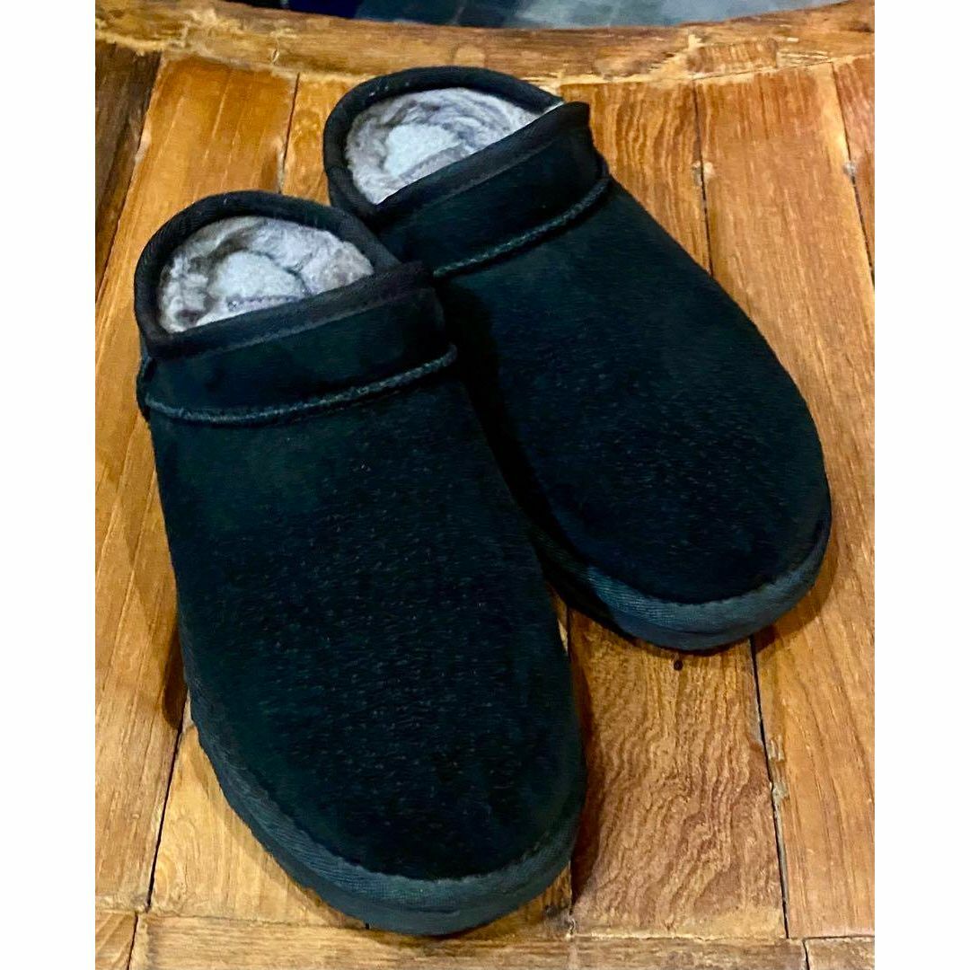 激レア・全国完売✨美品✨22cm✨UGG✨CLASSIC SLIPPER レディースの靴/シューズ(スリッポン/モカシン)の商品写真