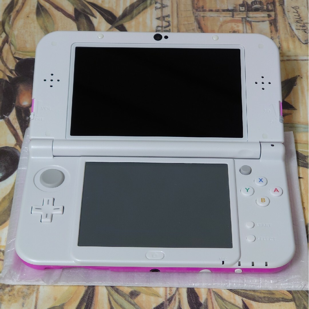 ニンテンドー3DS(ニンテンドー3DS)のNewニンテンドー3DS LL ピンク×ホワイト極美品 エンタメ/ホビーのゲームソフト/ゲーム機本体(携帯用ゲーム機本体)の商品写真