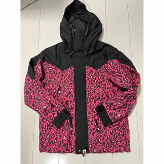 アベイシングエイプ(A BATHING APE)のLeopard camo スノボジャケット(マウンテンパーカー)