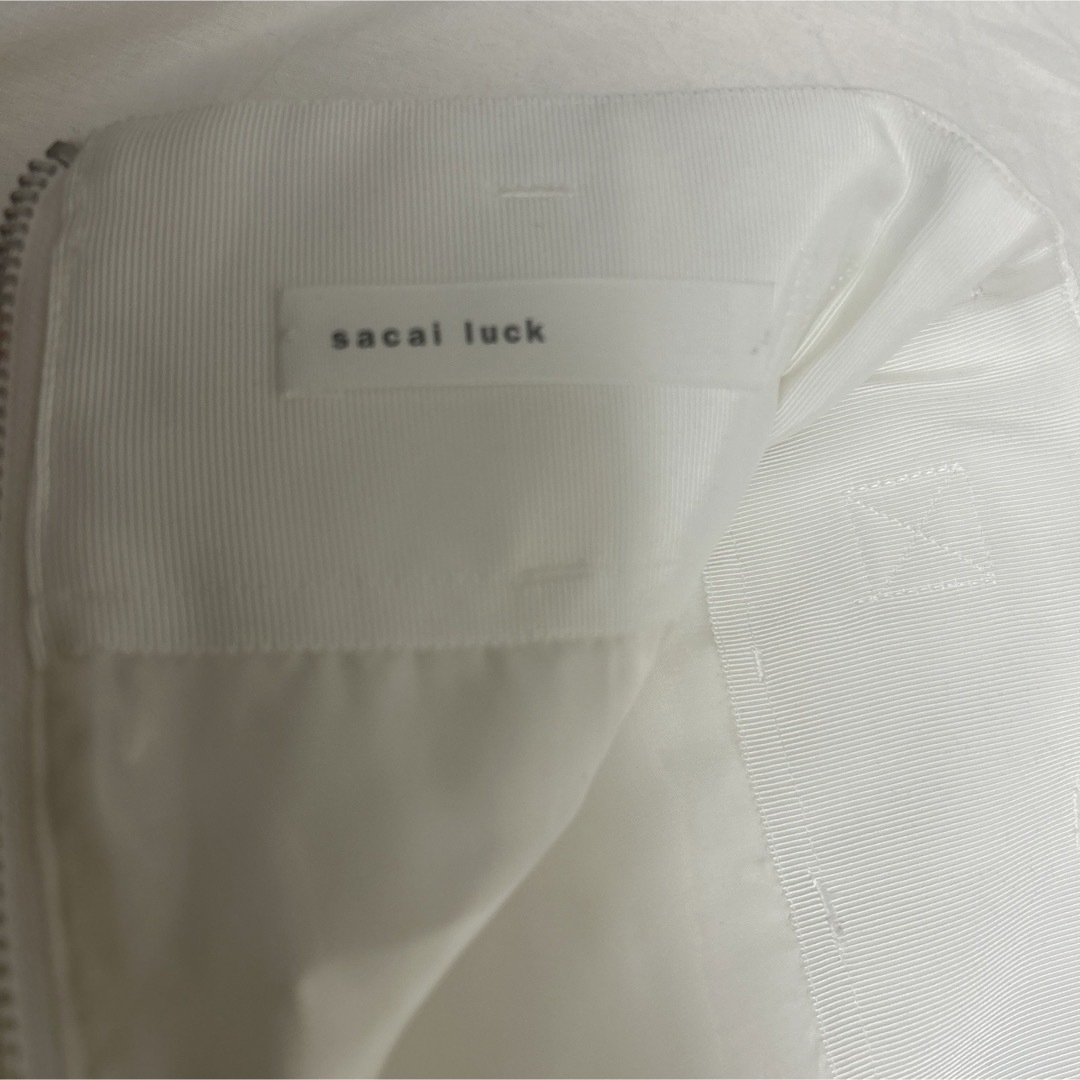 sacai luck(サカイラック)のsacai luck スカート　白　サイズ1 レディースのスカート(ひざ丈スカート)の商品写真