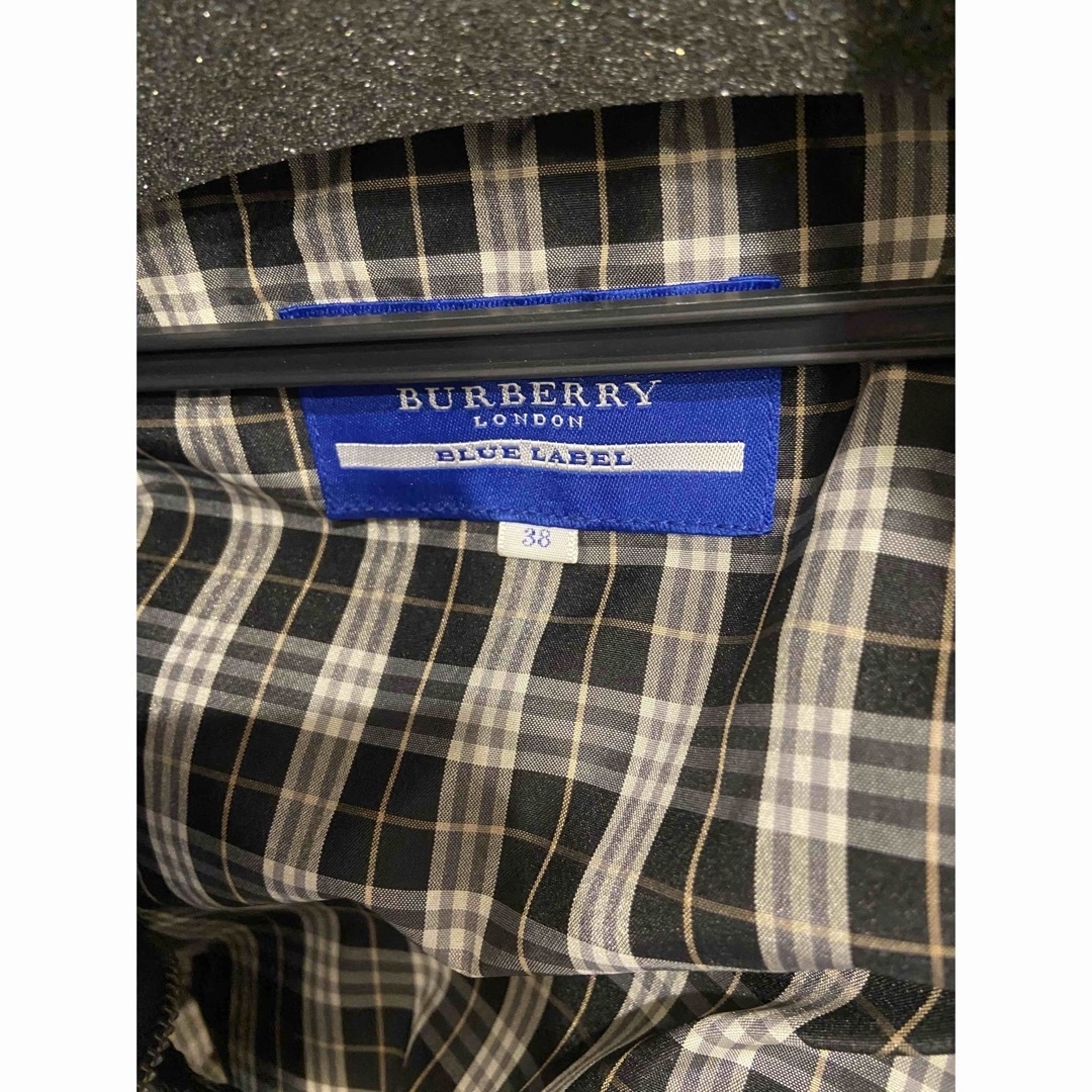 BURBERRY BLUE LABEL(バーバリーブルーレーベル)のBURBERRY  BLUE LABEL  ダウンコート　ショート　黒　ブラック レディースのジャケット/アウター(ダウンコート)の商品写真
