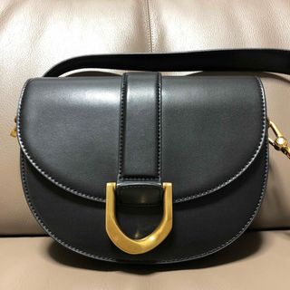 チャールズアンドキース(Charles and Keith)の【Charles&Keith】ガビーヌ　サドルバッグ(ショルダーバッグ)