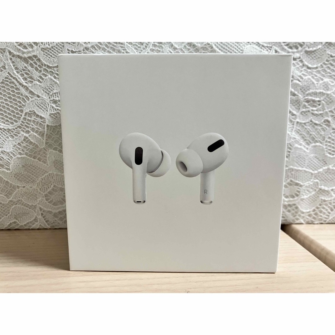 Apple(アップル)の正規品　Apple AirPods Pro MWP22J/A スマホ/家電/カメラのオーディオ機器(ヘッドフォン/イヤフォン)の商品写真