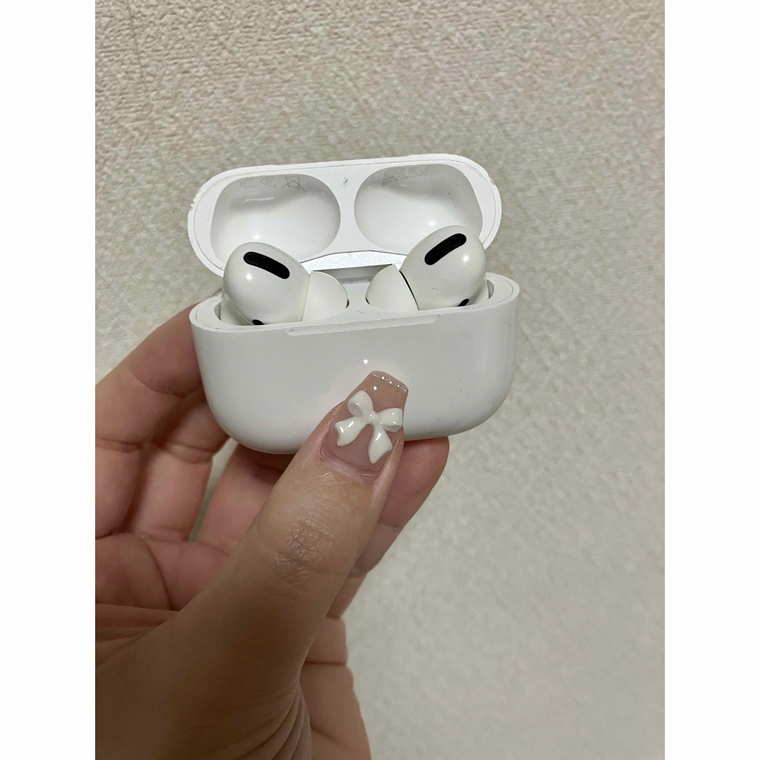 Apple(アップル)の正規品　Apple AirPods Pro MWP22J/A スマホ/家電/カメラのオーディオ機器(ヘッドフォン/イヤフォン)の商品写真