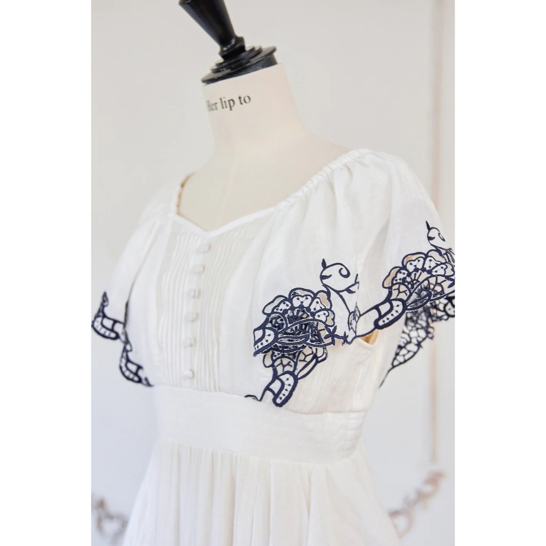 Her lip to(ハーリップトゥ)のCutwork Embroidery Angel Sleeve Dress レディースのワンピース(ロングワンピース/マキシワンピース)の商品写真