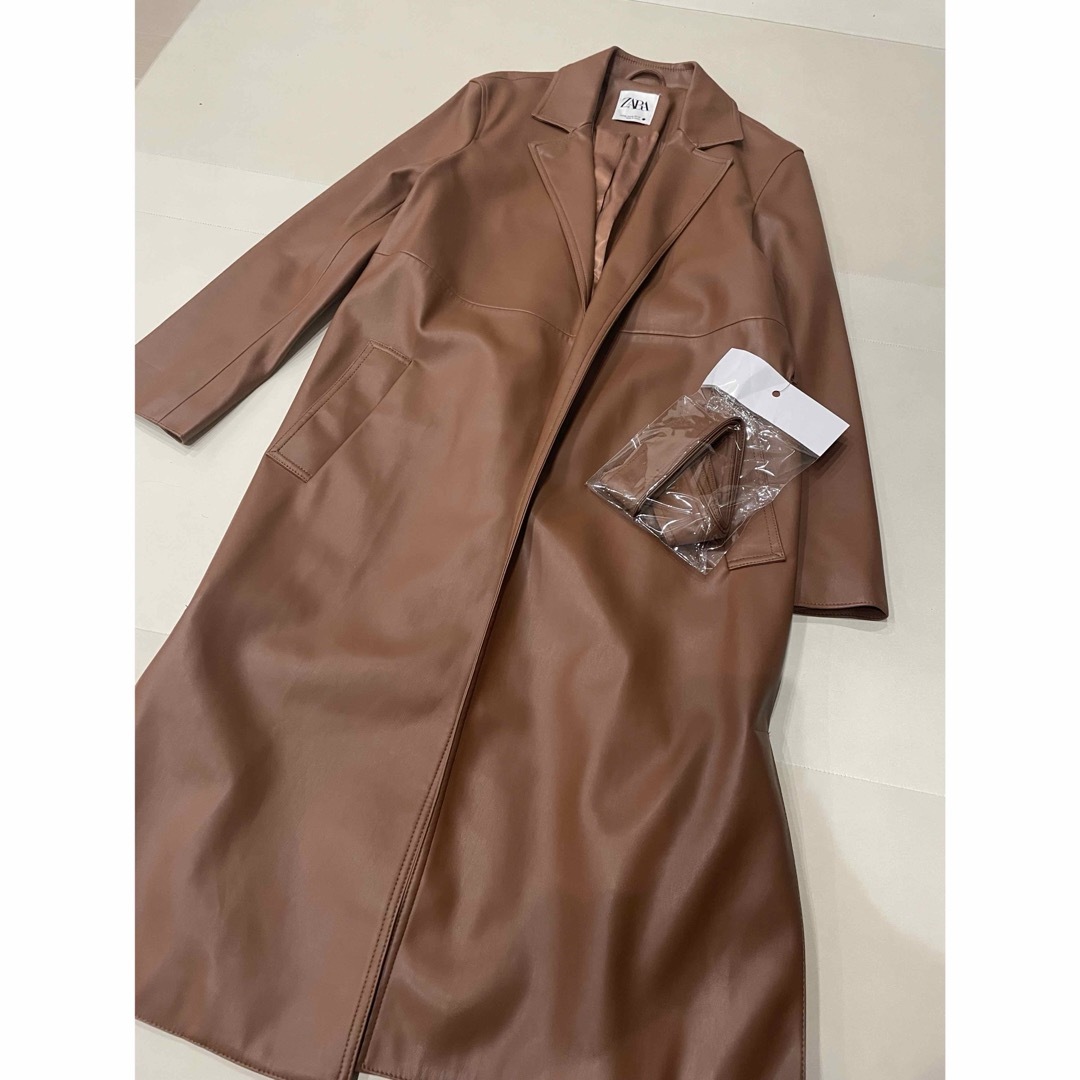 ZARA(ザラ)のザラ　フェイクレザーロングコート レディースのジャケット/アウター(ロングコート)の商品写真
