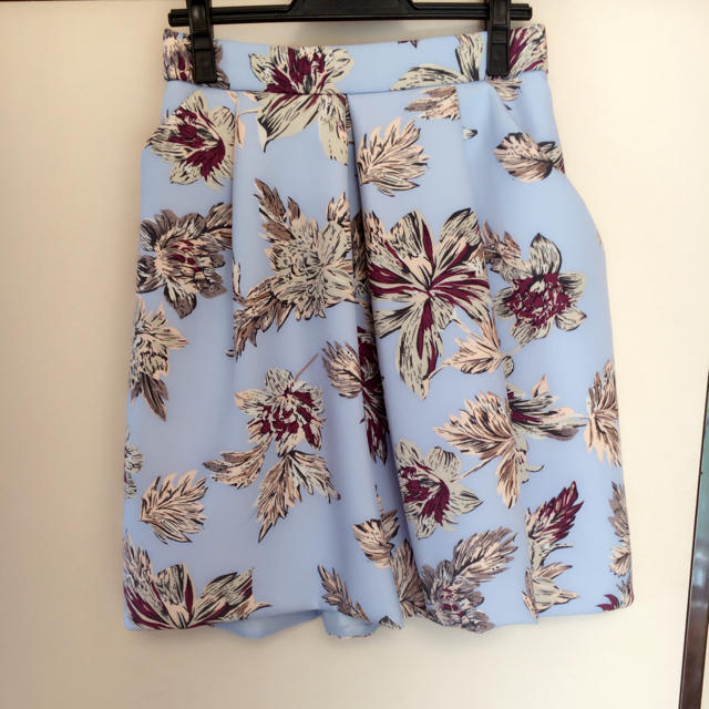 Lily Brown(リリーブラウン)のLily Brown 花柄スカート レディースのスカート(ひざ丈スカート)の商品写真