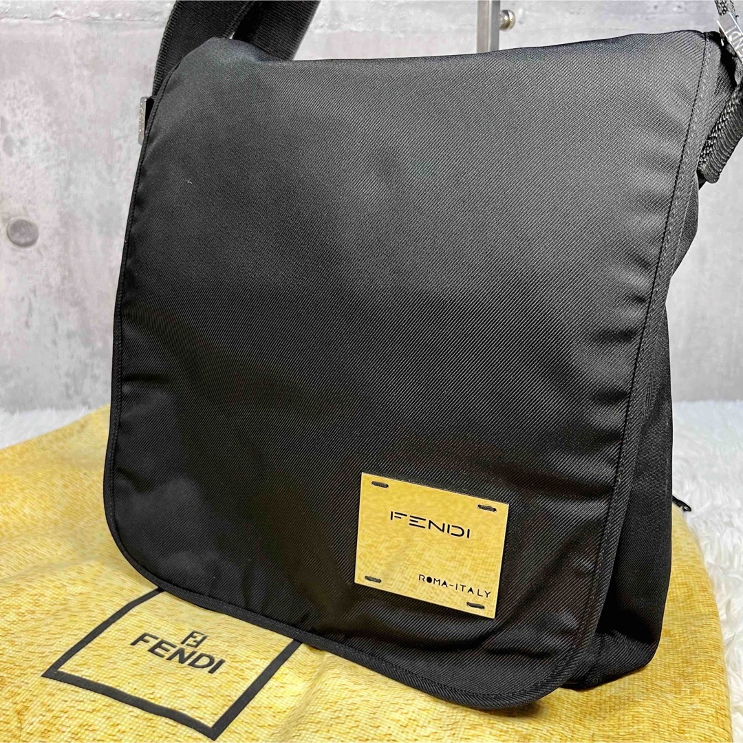 【極美品】FENDI フェンディ ロゴプレート メッセンジャーバッグ ナイロンgen_shoppingbag
