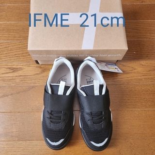 イフミー(IFME)の【新品】IFME Plusベルクロスニーカー(ジュニアサイズ）黒 21cm(スニーカー)
