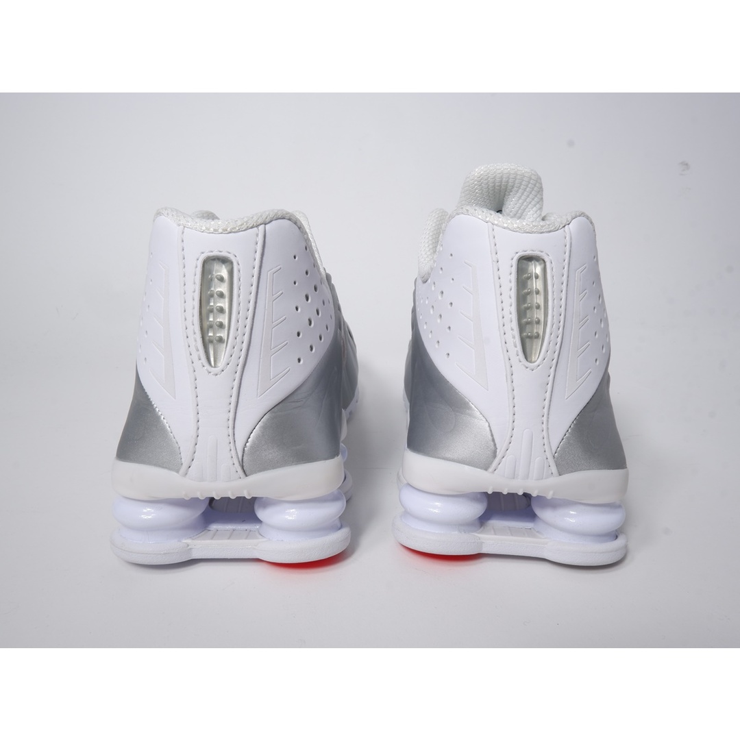 NIKE(ナイキ)のNIKE/ナイキ SHOX R4 104265-131【US9(27cm)】【MFWA73685】 メンズの靴/シューズ(その他)の商品写真